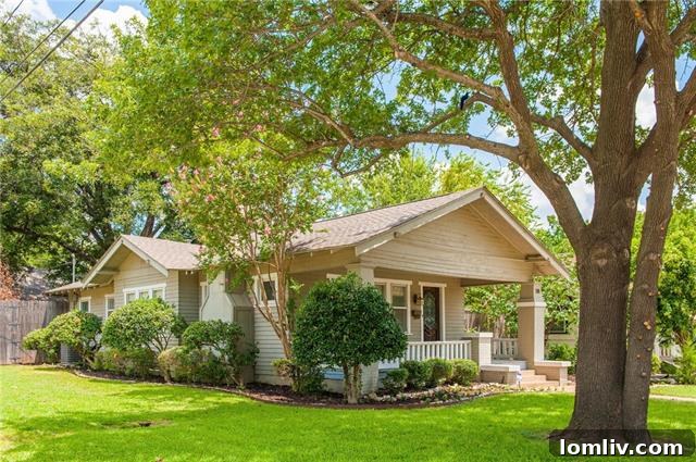 Classic 1923 Fort Worth Bungalow Exterior