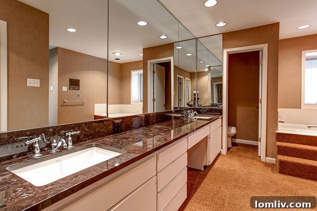 Spacious master bathroom with renovation potential at 1000 Hidden Road