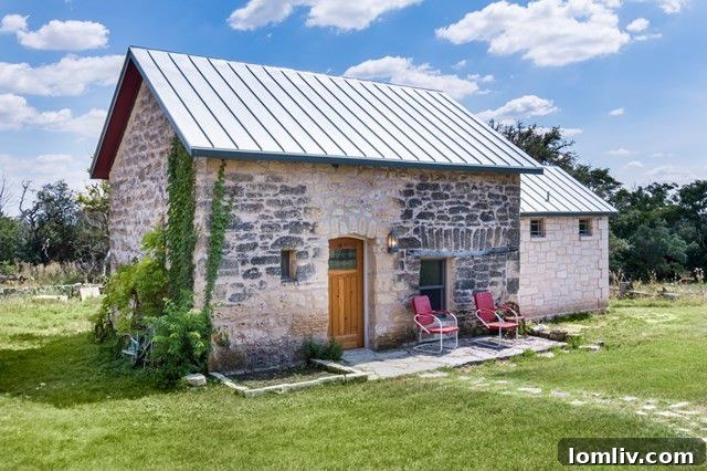 Expansive exterior view of Baer Barn B&B in Hill Country