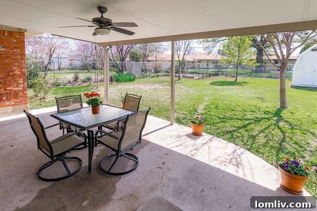 Inviting Dining Area Adjacent to Kitchen