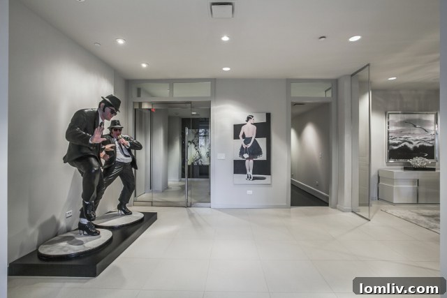 Vendome 1H Entry - Elegant private elevator lobby