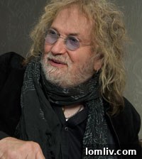 Legendary Texas musician Ray Wylie Hubbard performs live