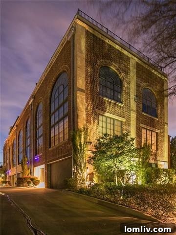 Luxury Oak Lawn Townhome Exterior
