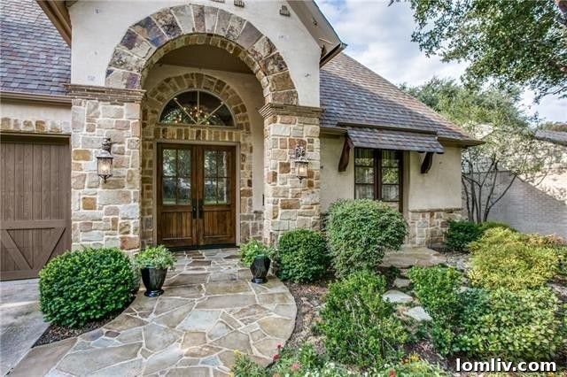 Greenway Park Homes: Luxury Amenities, Smart Value 3 Elegant Entryway of Luxury Greenway Park Home