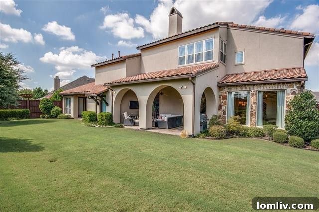 Private Courtyard with Fireplace, Las Colinas
