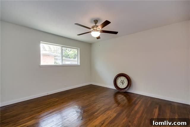 2720 San Marcus Ave - Secondary Bath Large Format Tile