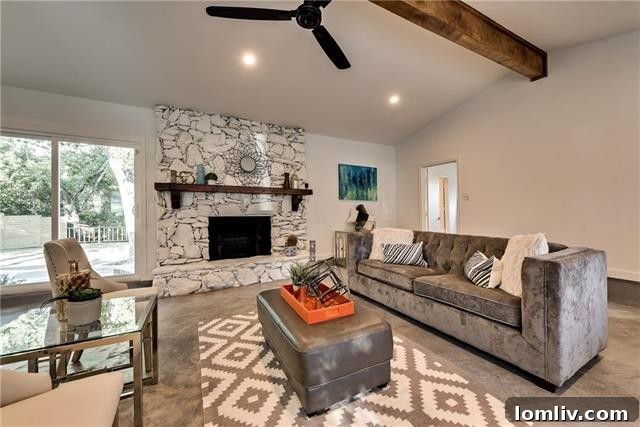 Flexible Living Spaces 960 Glen Oaks