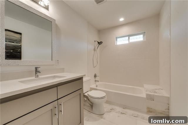 Large Vanity Secondary Bath 960 Glen Oaks