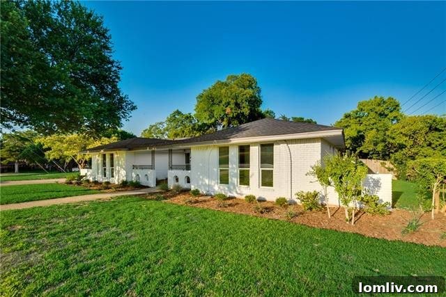 Renovated Exterior Features 960 Glen Oaks