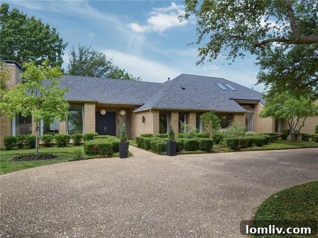 Prestonwood Creek Contemporary Gem Tops Dallas Open House List 3 Spacious living area with modern design and abundant natural light in 16007 Ranchita Dr