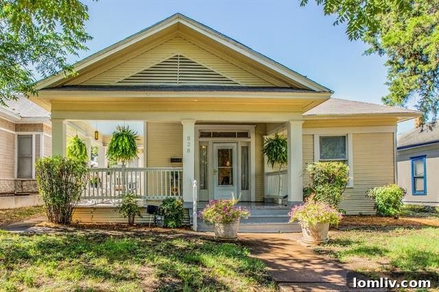Historic Craftsman home exterior in North Oak Cliff with a beautiful wrap-around porch