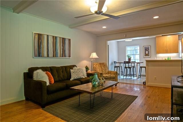 Cozy Family Room with Fireplace, Perfect for Relaxation and Entertainment