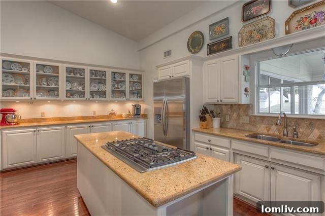 This Ridgmar home features large walk-in closets in all bedrooms, lots of cabinetry in kitchen to showcase dishes and cookware.