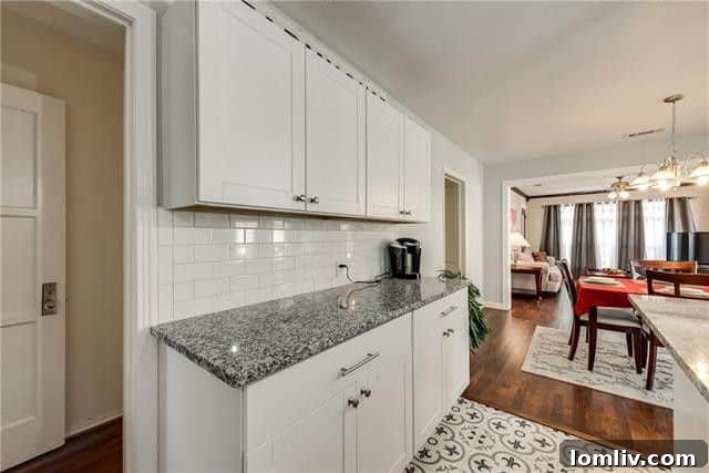 Hallway leading to bedrooms and bathroom