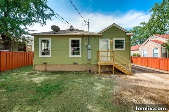 Exterior view of 1619 Melbourne Ave, showcasing its charming curb appeal