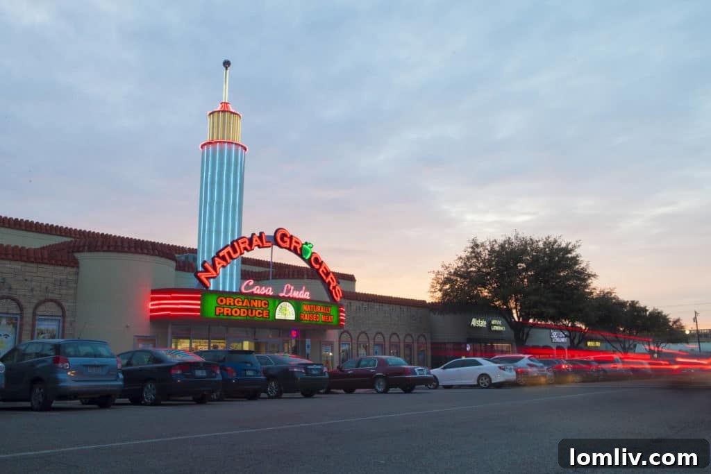 Casa Linda Plaza Photo, Dallas's Oldest Shopping Center