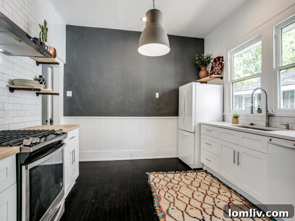 5840 Belmont Avenue Dallas - Functional Home Office Nook