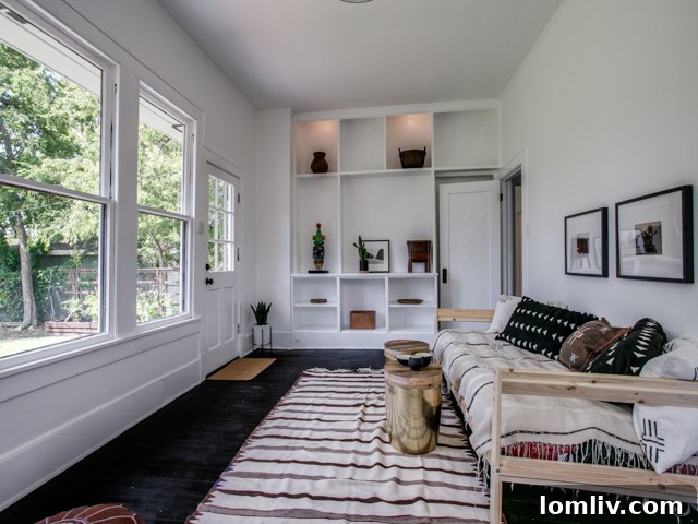 5840 Belmont Avenue Dallas - Living Space with Modern Furnishings