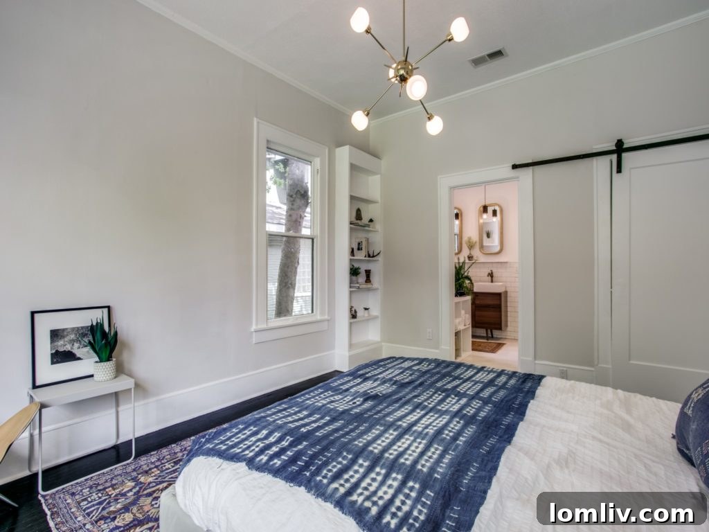 5840 Belmont Avenue Dallas - Hallway with Natural Light