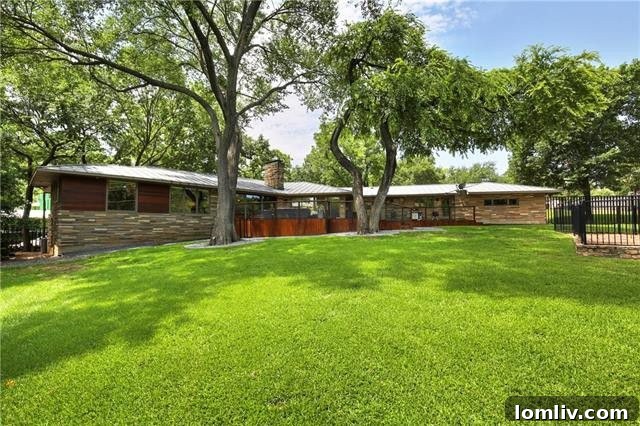 Chic Exterior Architecture Blending with Landscape