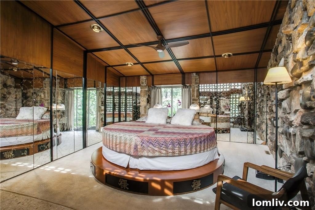 The Iconic Dallas Round House - Dining Area