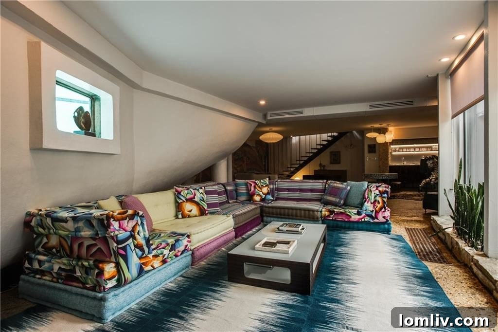 The Iconic Dallas Round House - Interior Archway