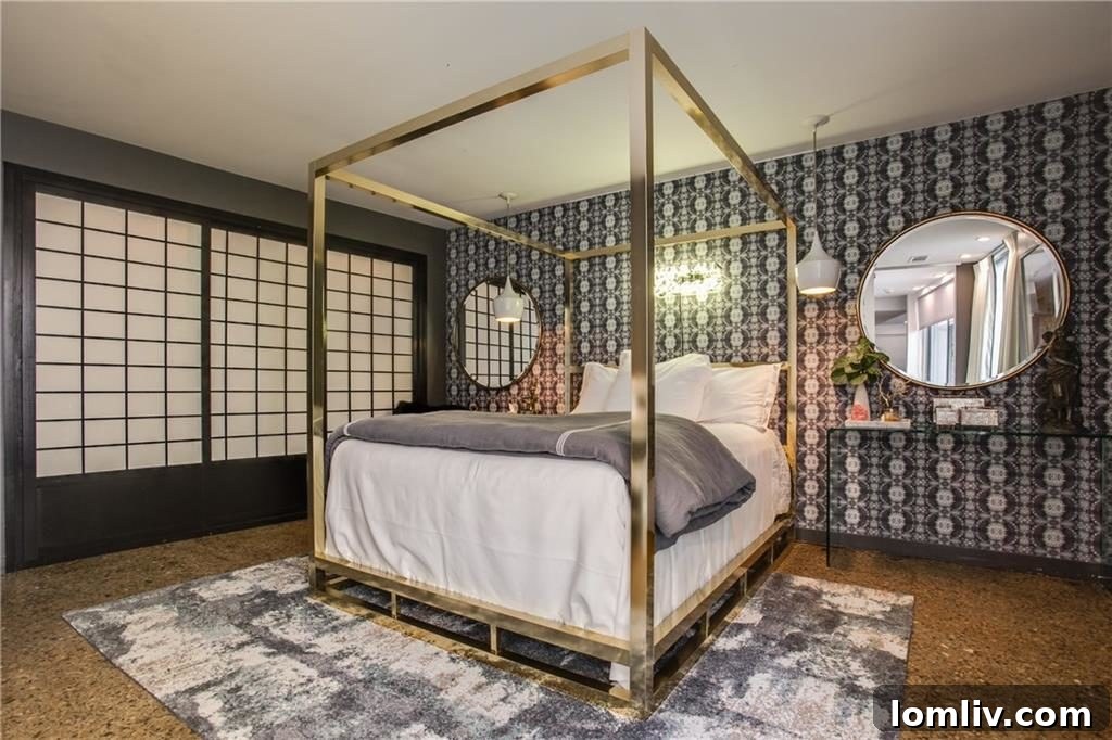 The Iconic Dallas Round House - Entryway or Foyer