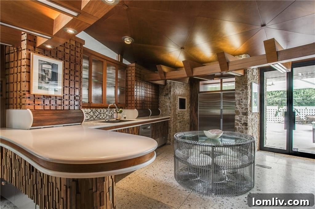 The Iconic Dallas Round House - Hallway Design