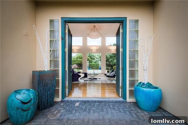 5607 Versailles Court Salon
