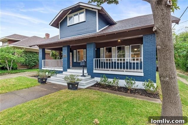 725 Lowell Street Exterior - Dallas Craftsman Home
