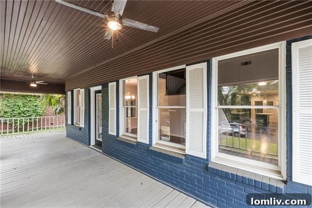 Front Porch of Dallas Craftsman Home - 725 Lowell Street