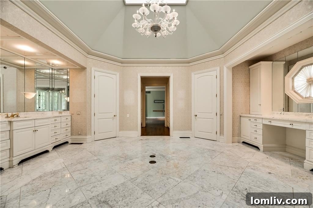 Gated entrance to 9410 Alva Court, Preston Hollow