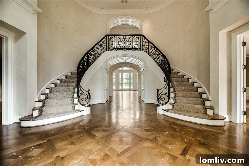 Entrance to 9410 Alva Court, Preston Hollow mansion