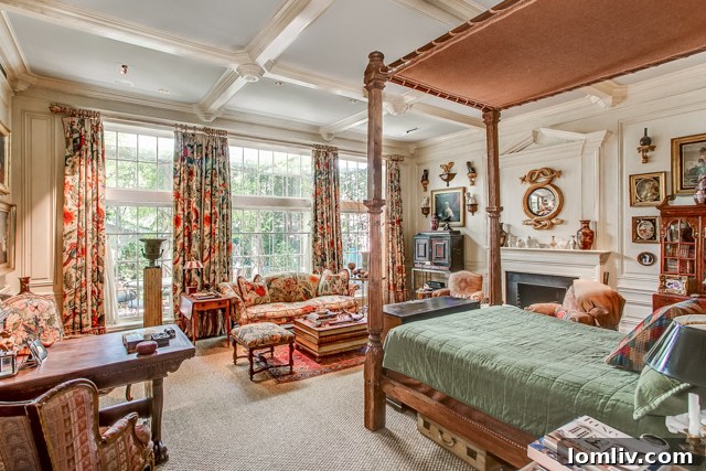 Elegantly transformed master suite at 5516 Byers Avenue, Fort Worth