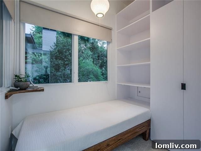 Detached studio, perfect for a nanny suite or home office