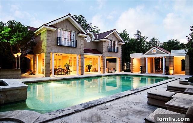 Swiss Avenue's Best No Gimmicks Just Grandeur 12 Resort-style swimming pool and outdoor living area at 5323 Swiss Avenue