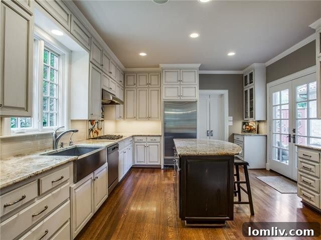 Swiss Avenue's Best No Gimmicks Just Grandeur 23 Cozy breakfast nook adjacent to the kitchen, overlooking the garden