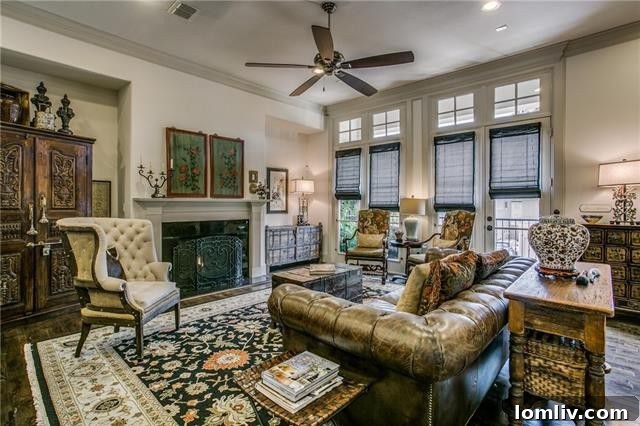 Oak Lawn Living Steps to Shops and Restaurants 14 Throckmorton Townhome Kitchen