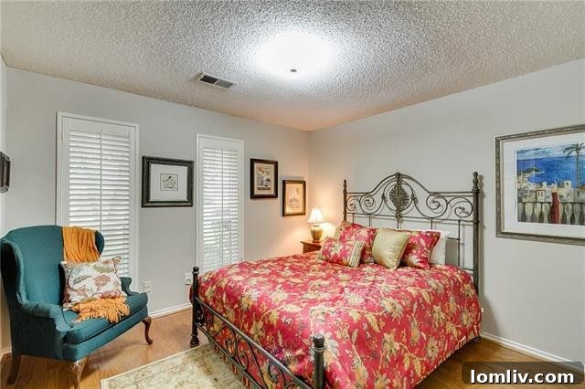 Cozy breakfast nook area adjacent to the kitchen, perfect for casual meals.