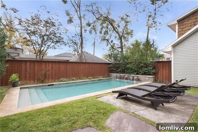 5424 Vickery Blvd - Backyard patio and outdoor dining