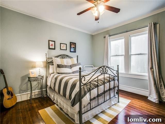 Comfortable second bedroom, perfect for guests or a home office.