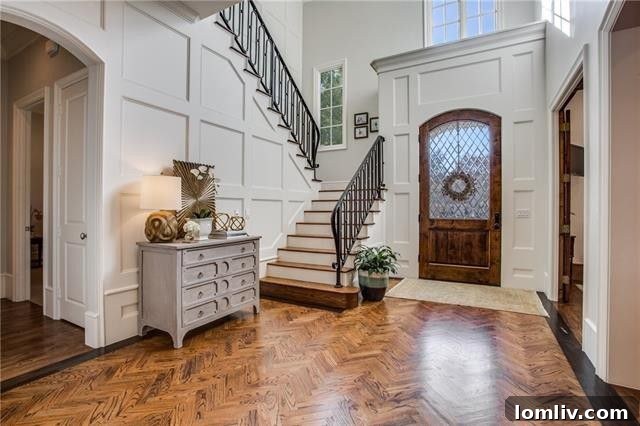 4328 Purdue Avenue Entryway