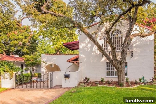 Stunning Venice-style Spanish mansion exterior in Stevens Park, Dallas