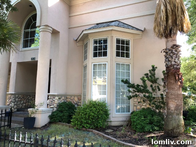 Exterior view of the Throckmorton Townhouses developed by HEB in Dallas