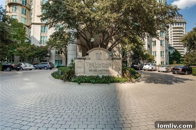Luxurious lobby or common area in The Mayfair Dallas