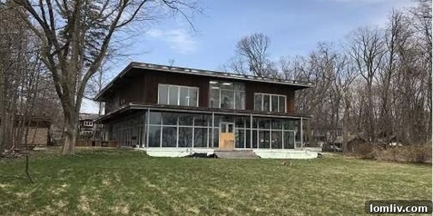 Canada's $3.5 Million Home: Mansion or Hovel? 5 Interior view of the abandoned Scarborough Bluffs mansion, revealing exposed concrete and steel beams