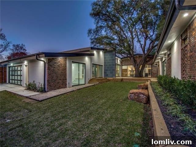 Catch Four Must See Houses This Weekend 3 Midcentury Modern home exterior in Melshire Estates