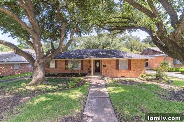 Catch Four Must See Houses This Weekend 8 Traditional Lake Highlands home with lush green landscaping
