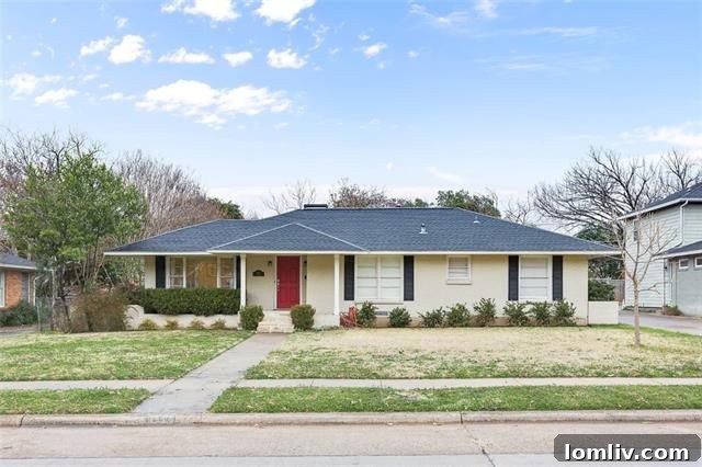 Panoramic view of the charming residential street of Gaspar Drive in Midway Hollow, Dallas.
