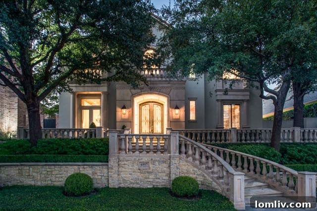 Elegant architecture and landscaping of a luxury home in Dallas's Lake Forest